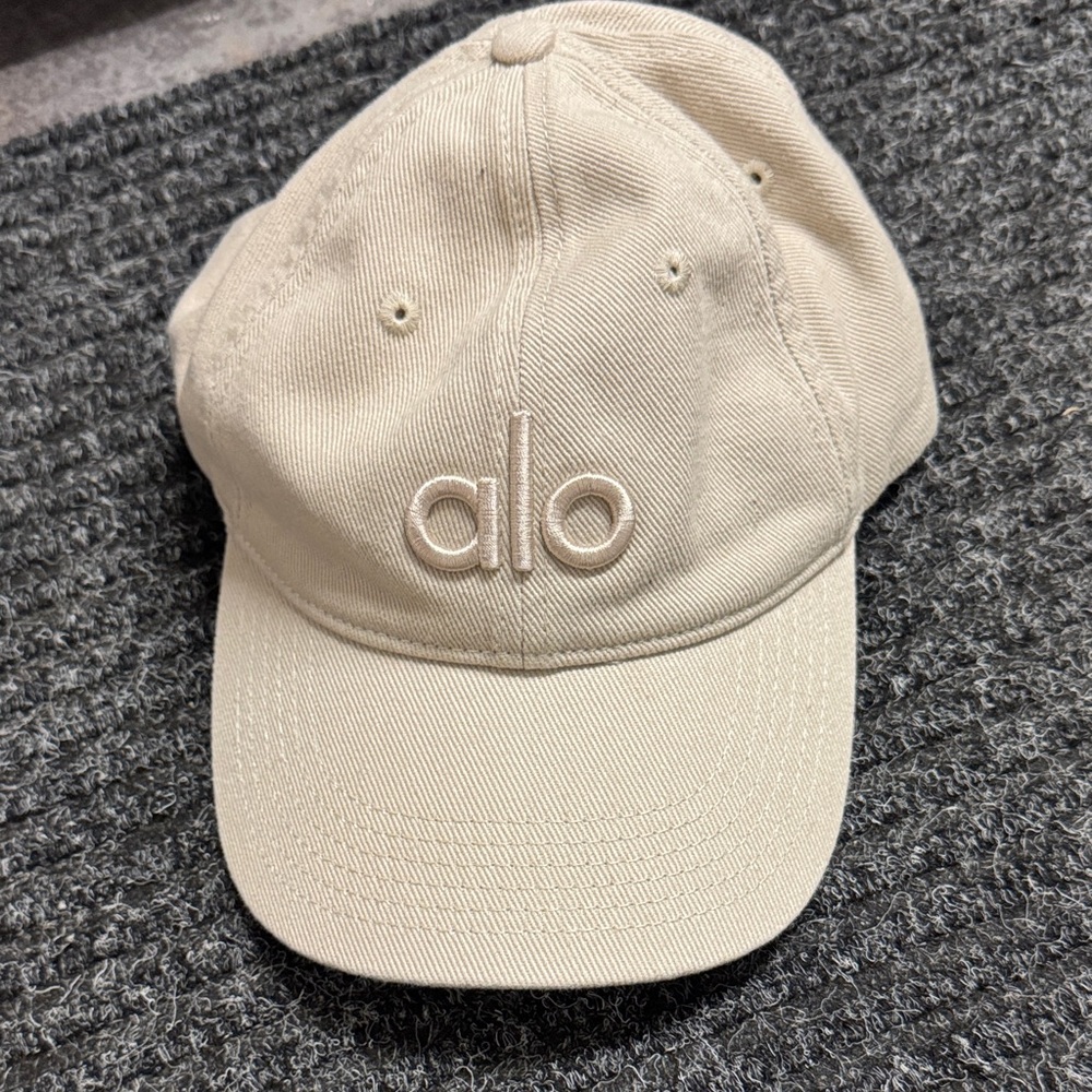 ALO Yoga Cream Baseball Cap